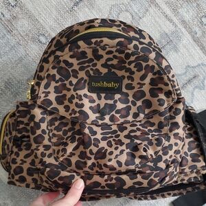 NWOT TushBaby Hip Seat Baby Belt Bag Leopard Print